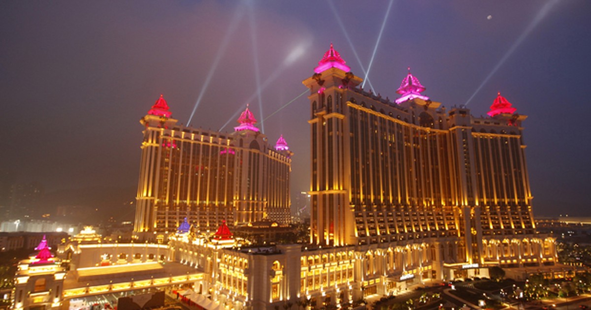 Macau Golden Dragon Slots Casinos De Casinos De Casinos De Satélites  Casinos Arquitetônicos Iluminação Noturna Neon Sinônimo Macao Foto de Stock  Editorial - Imagem de chinês, imitador: 245443283