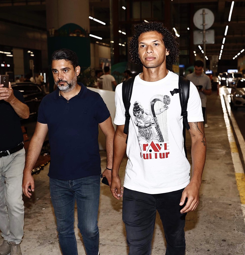 Willian Ar&atilde;o, ex-Flamengo, chega a Istambul para assinar com o Fenerbah&ccedil;e &mdash; Foto: Divulga&ccedil;&atilde;o/Fenerbah&ccedil;e