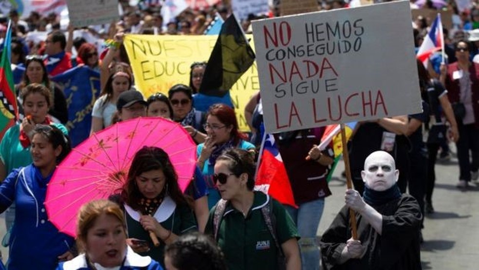 Desde 18 de outubro, o Chile vive uma onda de grandes protestos contra o governo de Sebastián Piñera — Foto: Getty Images via BBC
