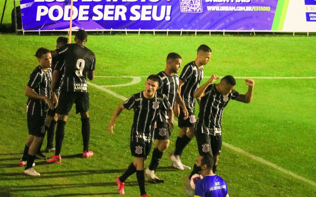 Comemoração do gol de Keven em Corinthians x Resende, pela Copinha — Foto: Danilo Sardinha