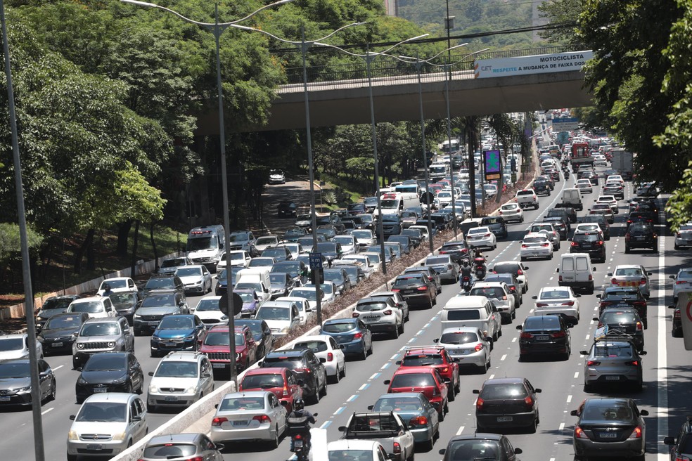  Trânsito intenso na Avenida 23 de Maio em São Paulo (SP), em dezembro de 2022 — Foto: Renato S. Cerqueira/Futura Press/Estadão Conteúdo