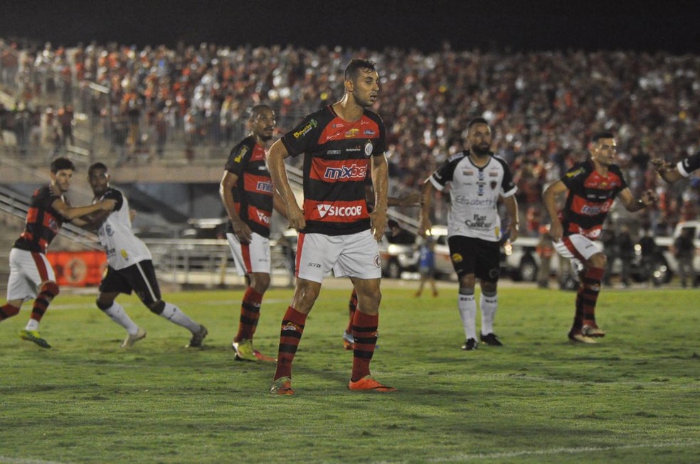  Campinense entra em campo pela primeira vez após vice-campeonato paraibano — Foto: Pedro Alves / GloboEsporte.com