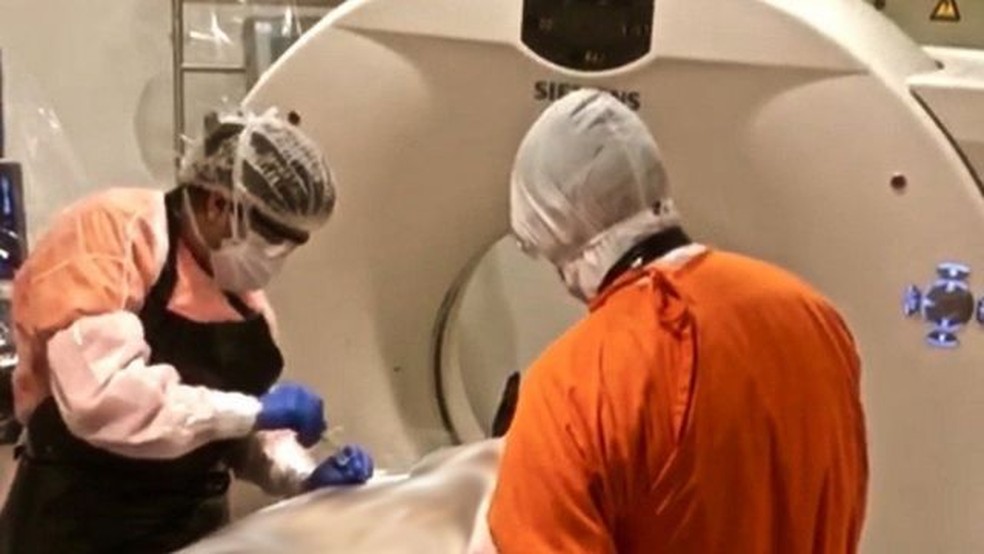 Médicos brasileiros investigam mortes de crianças por Covid-19
