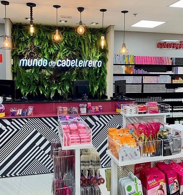 Loja da Mundo do Cabeleireiro: design foi reformulado para entrada nos shopping centers (Foto: Divulgação)