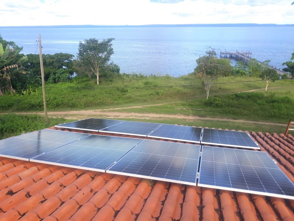 Painéis de energia solar na UBS de Boim, na região do Tapajós, em Santarém-PA — Foto: PSA/Divulgação