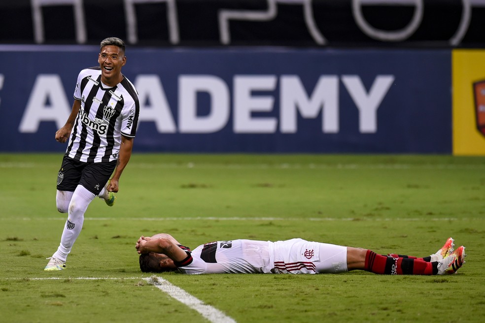 Zaracho comemora o quarto gol do Atlético-MG contra o Flamengo — Foto: Agência i7/ Mineirão