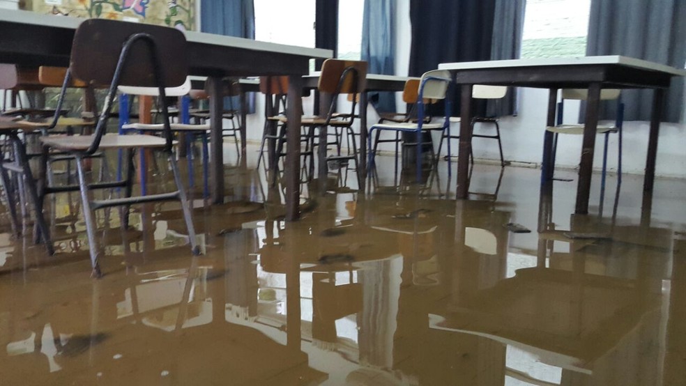 escola em blumenau - Bairros de Joinville ficam totalmente alagados após temporal