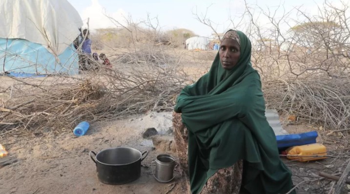 Uma prolongada seca na Somália provocou o êxodo de parte da população local (Foto: Saddam Mohamed via BBC)