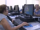 Idosos aprendem a usar computador e se conectam com o mundo