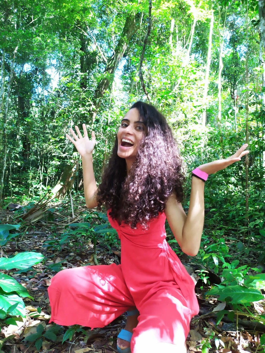 Victória Oliveira, de 23 anos, na Floresta Amazônica