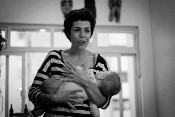 Heloisa com Tomé ainda bebê (Foto: Fernando Sciarra)