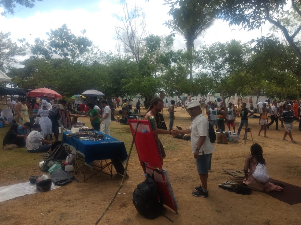 Vãrias pessoas acompanharam as celebrações da Consciência Negra na Serra da Barriga — Foto: Douglas França/TV Gazeta