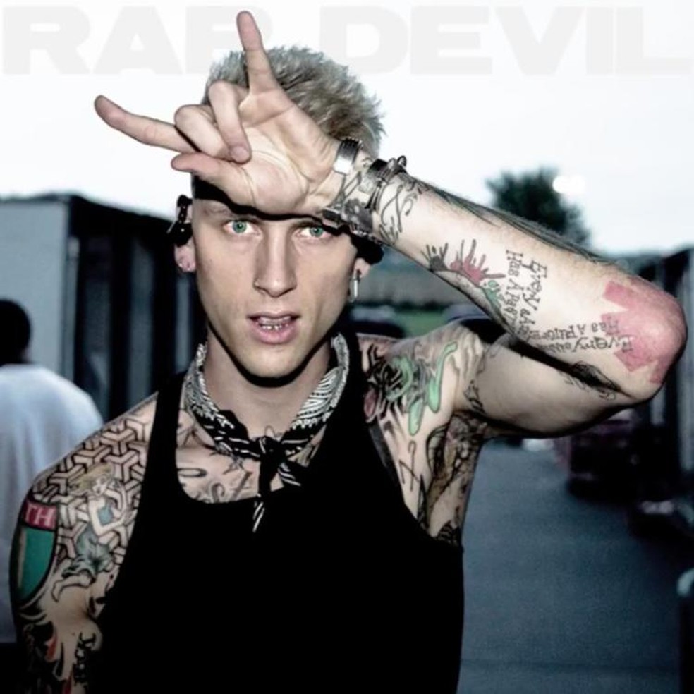 Machine Gun Kelly lança faixa 'Rap devil' para rebater ...