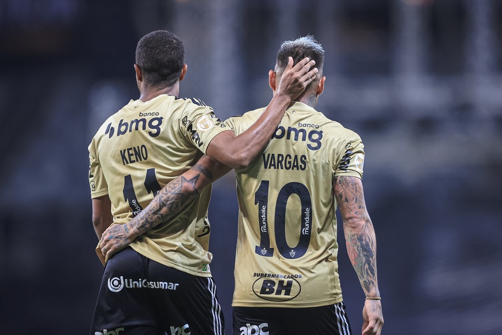 Keno e Vargas foram os protagonistas nos gols do Atlético — Foto: Pedro Souza/CAM 