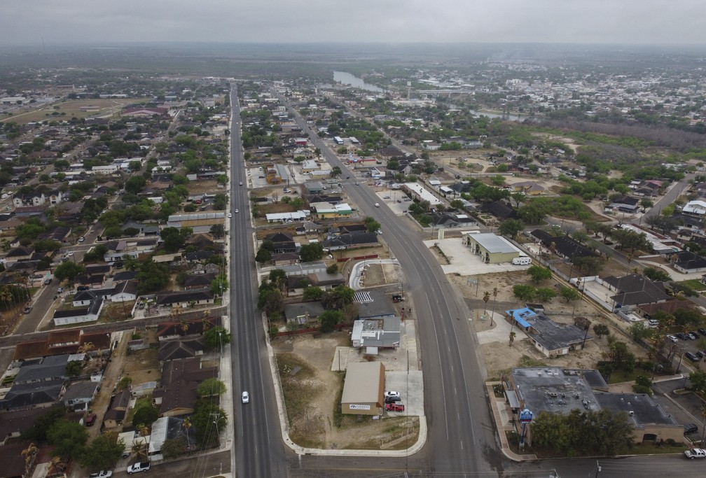 Vista aérea de Roma, no Texas, cidade na fronteira entre EUA e México — Foto: Ed Jones/AFP