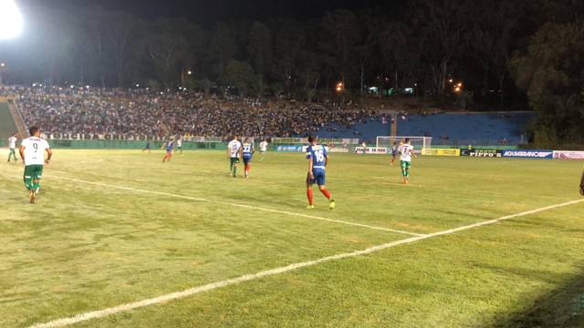 No estÃ¡dio Lomanto JÃºnior, VitÃ³ria da Conquista e Bahia de Feira se enfrentaram nesta quarta