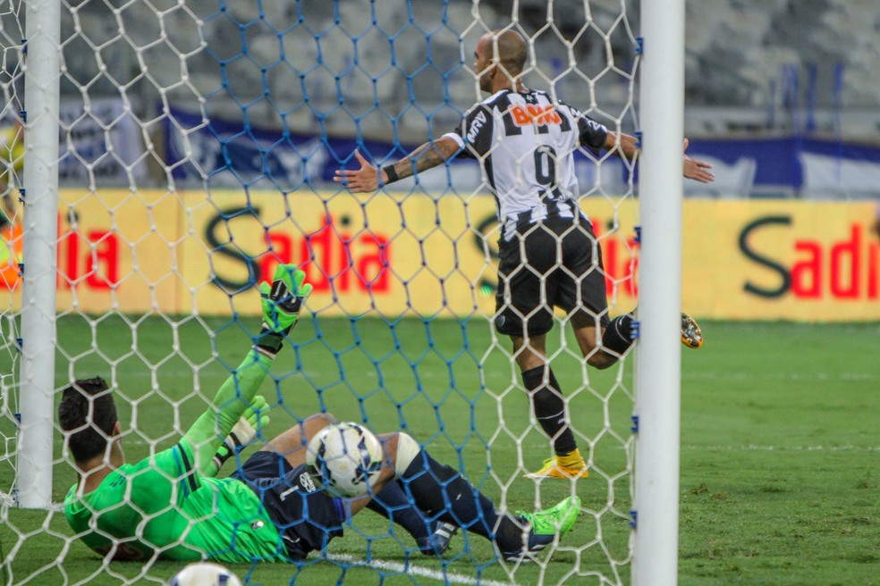 Tardelli comemora o gol marcado contra o Cruzeiro, que garantiu o título da Copa do Brasil — Foto: Bruno Cantini/Flickr do Atlético-MG