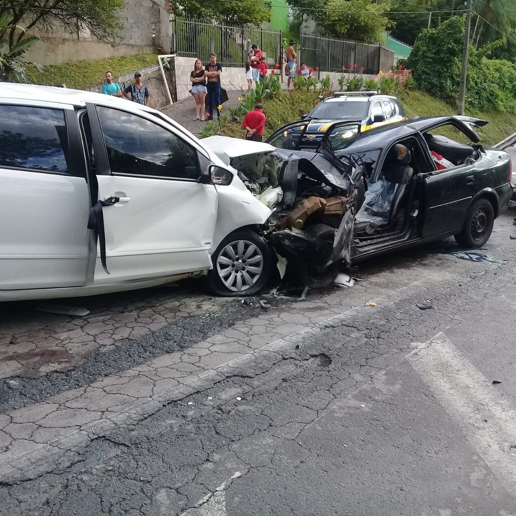 Irmas De 4 E 9 Anos Morrem E Oito Pessoas Ficam Feridas Apos Dois Carros Baterem De Frente Na Br 470 Em Sc Santa Catarina G1