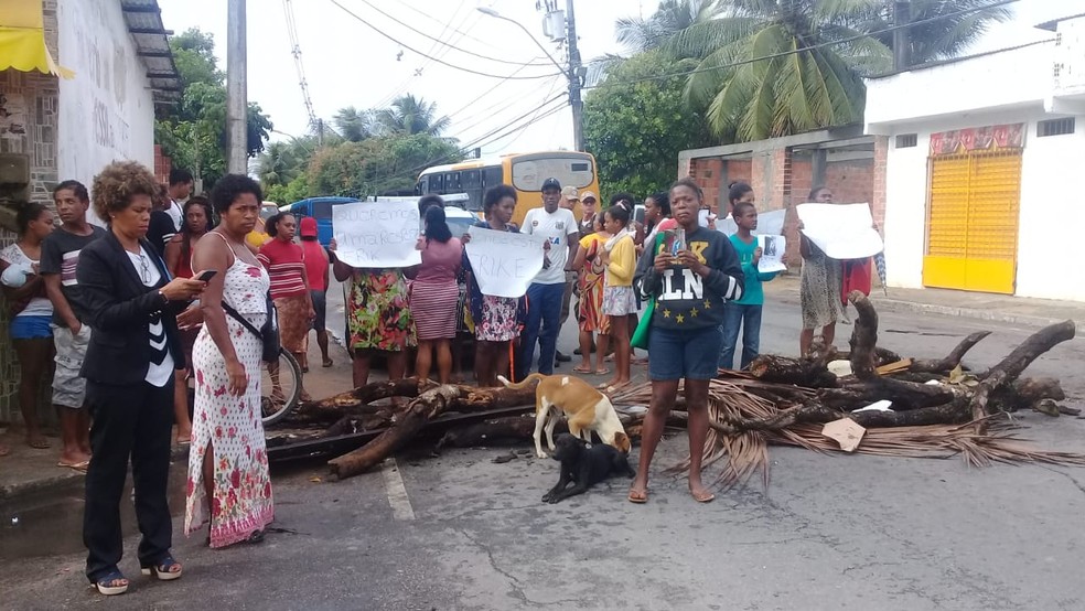 ManifestaÃ§Ã£o no bairro de Fazenda Grande do Retiro, em Salvador â?? Foto: Cid Vaz/ TV Bahia