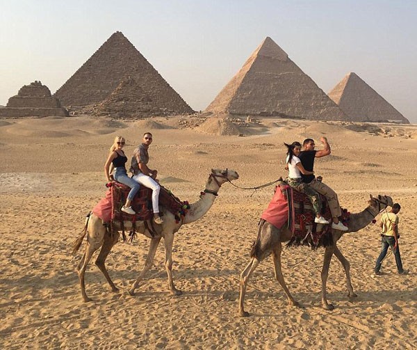 Kourtney Kardashian no Egito (Foto:  )