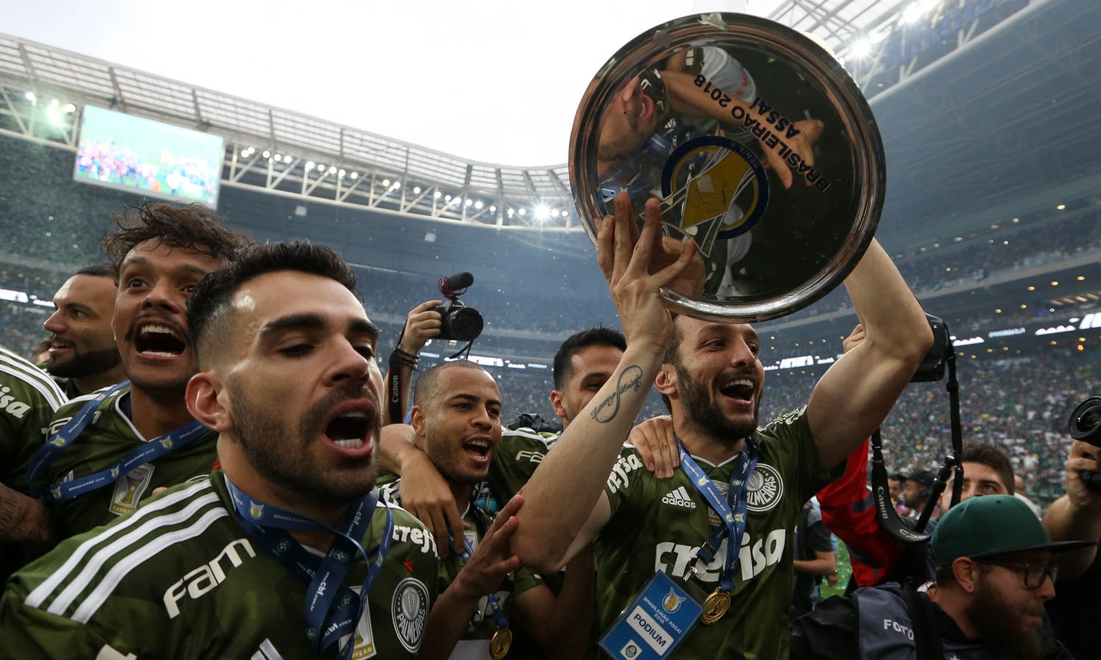 Após renovar, Edu Dracena projeta fazer história no Palmeiras com mais títulos