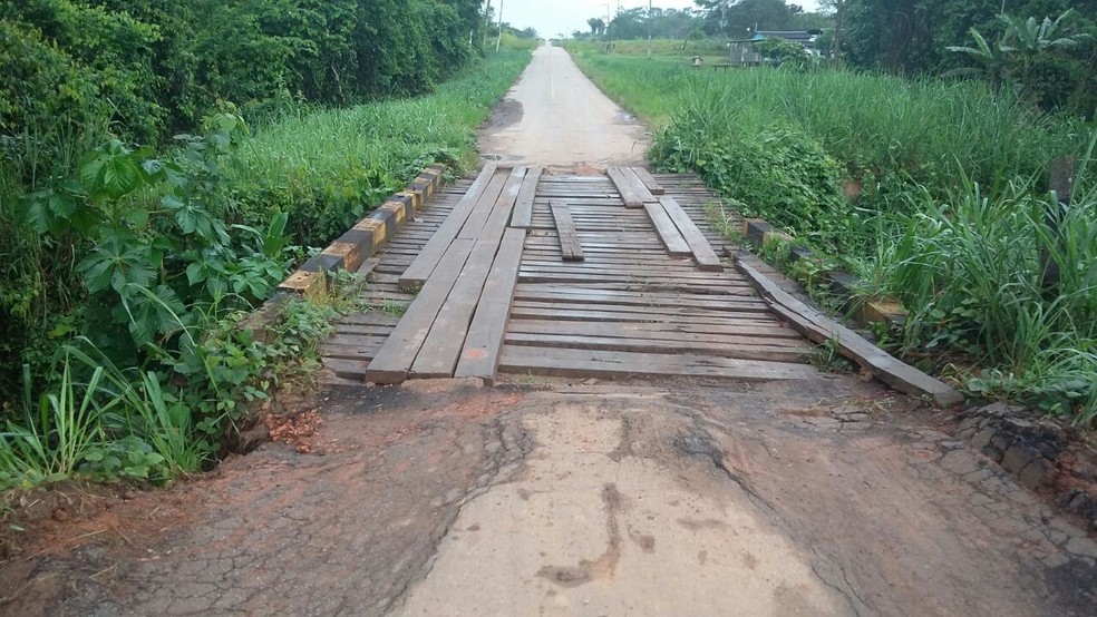 Morador caiu de ponte com bicicleta elétrica e perdeu único transporte que tinha para levar filha à faculdade (Foto: Aldo França/Rede Amazônica Acre )