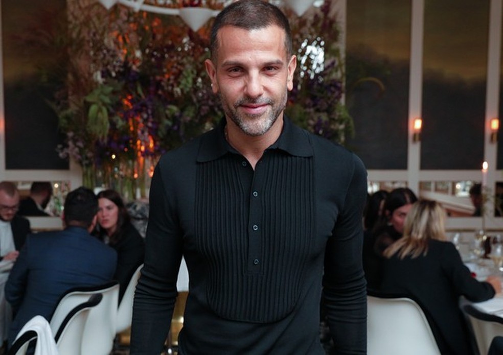 Alexandre Birman e homenageado em gala da FFANY em Nova York Moda vogue