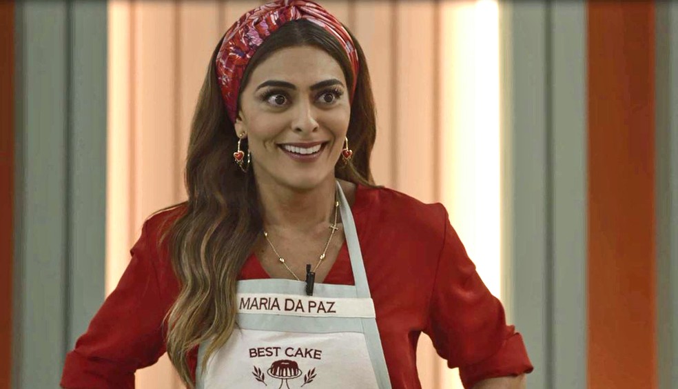 Maria da Paz (Juliana Paes) fica radiante com notícia de que vai para próxima fase do Best Cake, em 'A Dona do Pedaço' — Foto: Globo