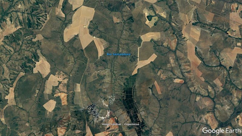 Imagens de satélite mostram região de Cristalina (GO) em 1985, ainda coberta por grandes trechos de Cerrado... (Foto: GOOGLE EARTH)