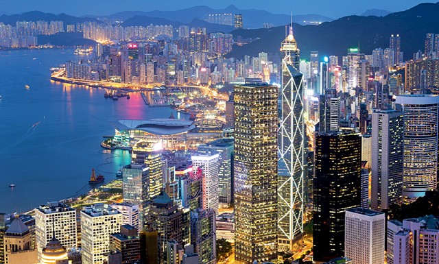 Cidades grandes, como Hong Kong, mostram-se melhores em aproveitar novas ideias, afirma o economista (Foto: Daniel Vfung/ Getty Images)