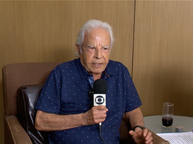 Cid Moreira lembra início no rádio e destaca que meio de comunicação 'foi e é fundamental'; dia do rádio é comemorado em 13 de fevereiro