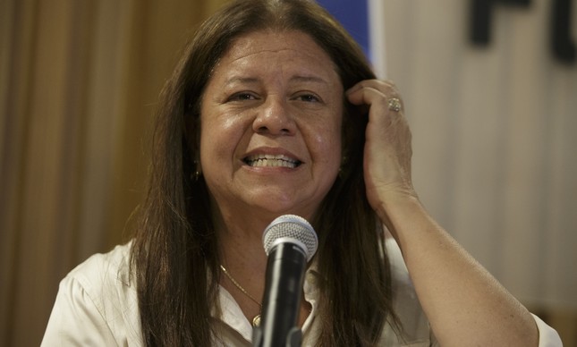 A vereadora Laura Carneiro  propôs a medalha Pedro Ernesto, maior comenda da Câmara Municipal, a uma clínica ortopédica