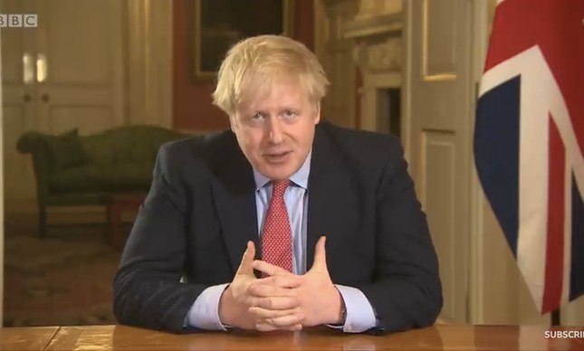 Boris Johnson em pronunciamento na TV sobre o coronavírus