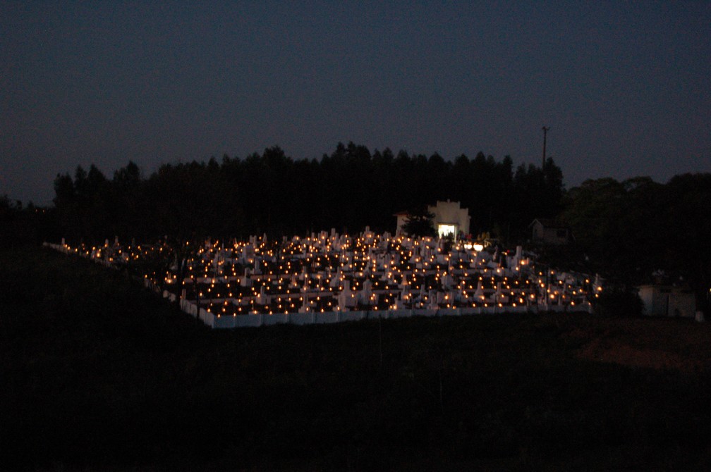 Ritual das velas durante o Shokonsai atrai fotógrafos da região — Foto: Debora André/Cedida