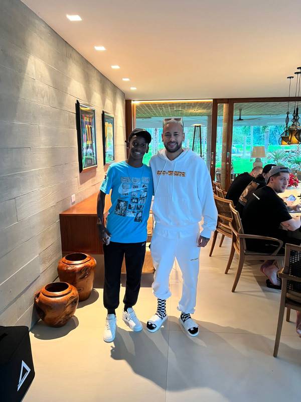 NOVA JOIA DO FUTEBOL BRASILEIRO! Superando obstáculos, cria do Grêmio avança precocemente no cube com orientação de Neymar.