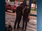Jovem é preso suspeito de se passar por policial para tentar assaltar posto 