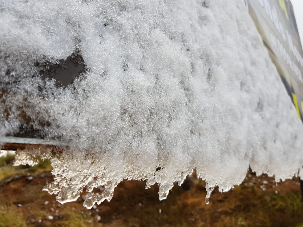 Película de gelo formada pela neve em Urubici (Foto: Mycchel Hudsonn Legnaghi/São Joaquim Online)