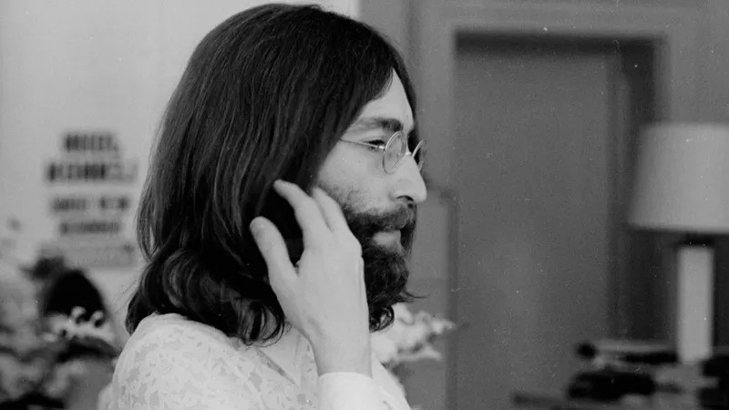 Ao longo de doze dias, Luiz Garrido calcula ter feito quase 400 fotografias de John Lennon e Yoko Ono (Foto: LUIZ GARRIDO/DIVULGAÇÃO via BBC)