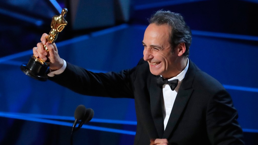Alexandre Desplat leva Oscar de Melhor Trilha Sonora Original por 'A forma da água' (Foto: Lucas Jackson/Reuters)