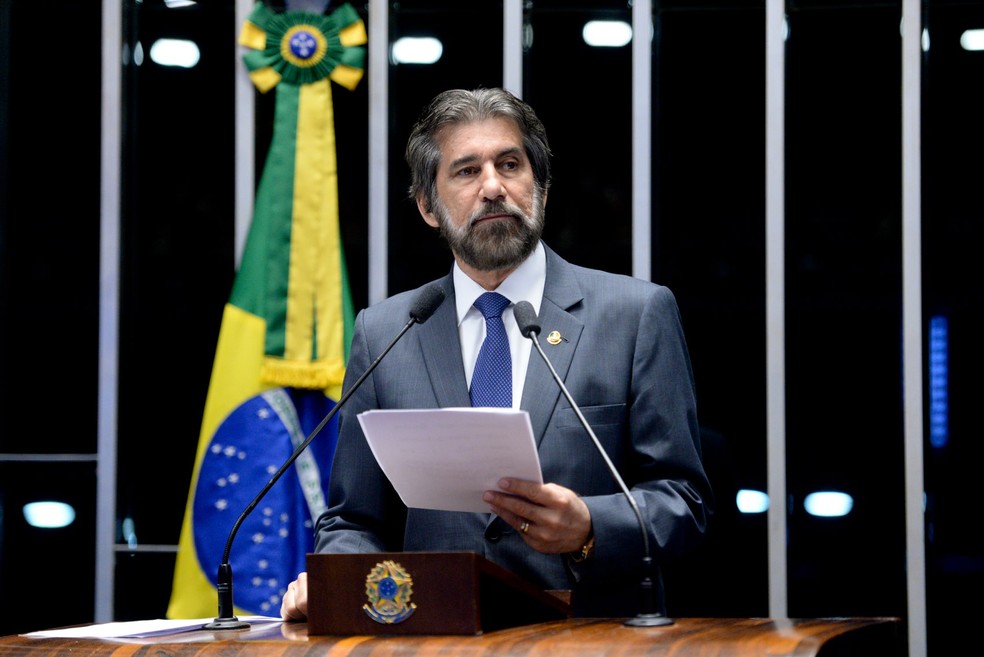 Imagem mostra o senador Valdir Raupp (PMDB-RO) durante discurso na tribuna (Foto: Jefferson Rudy/Agência Senado)