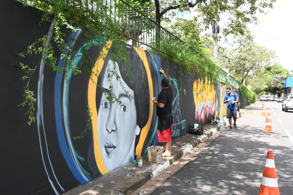 Intervenção artística em muro na Avenida Washington Luiz, no Jardim Paulista, em Presidente Prudente (SP), celebra o centenário da Semana de Arte Moderna — Foto: Marcos Sanches/Secom