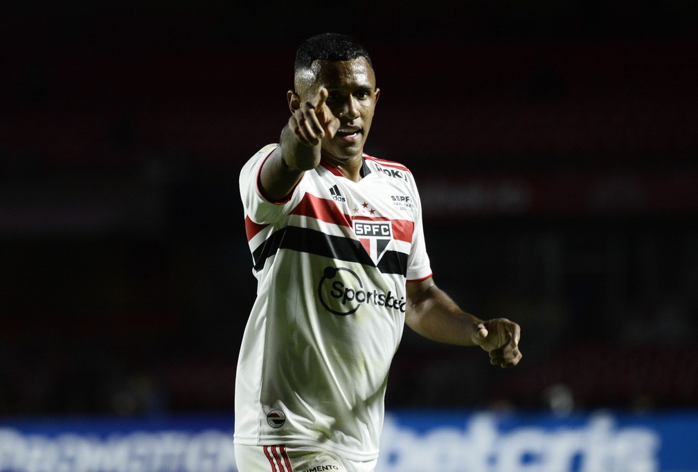 Marquinhos em jogo do São Paulo — Foto: Marcos Ribolli