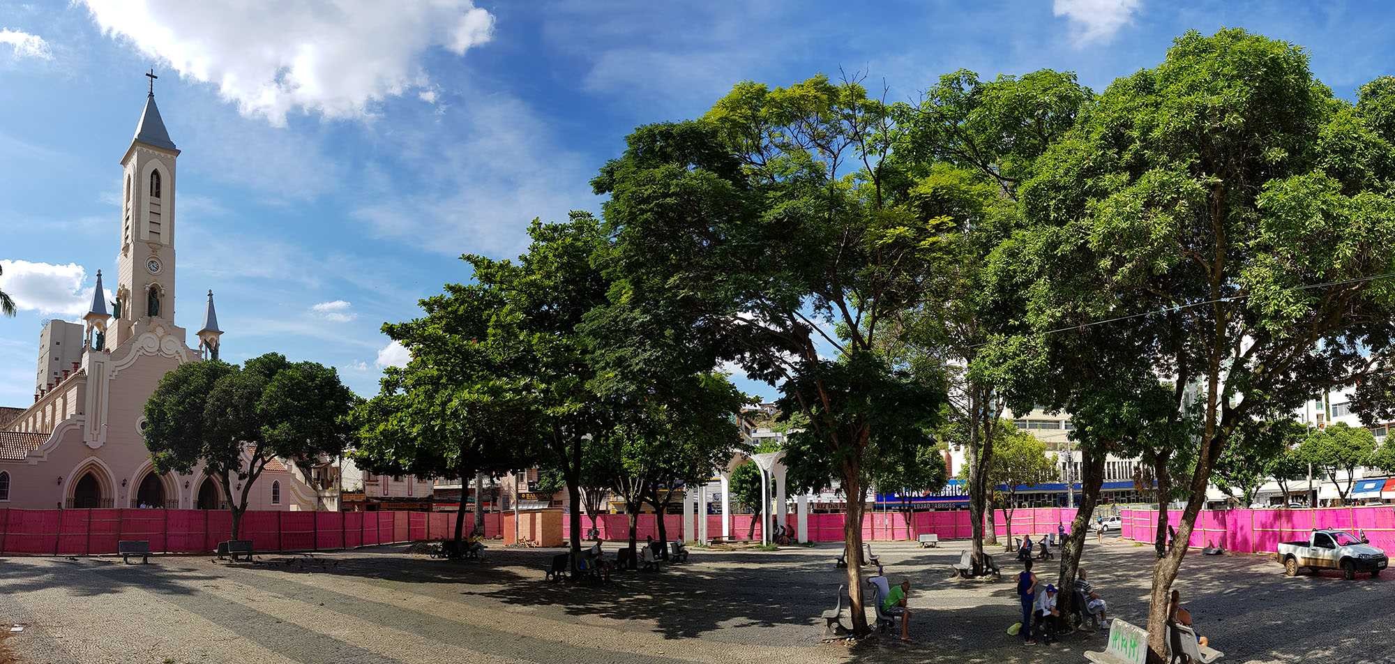 Praça Silviano Brandão tem internet gratuita disponibilizada para a população em Viçosa