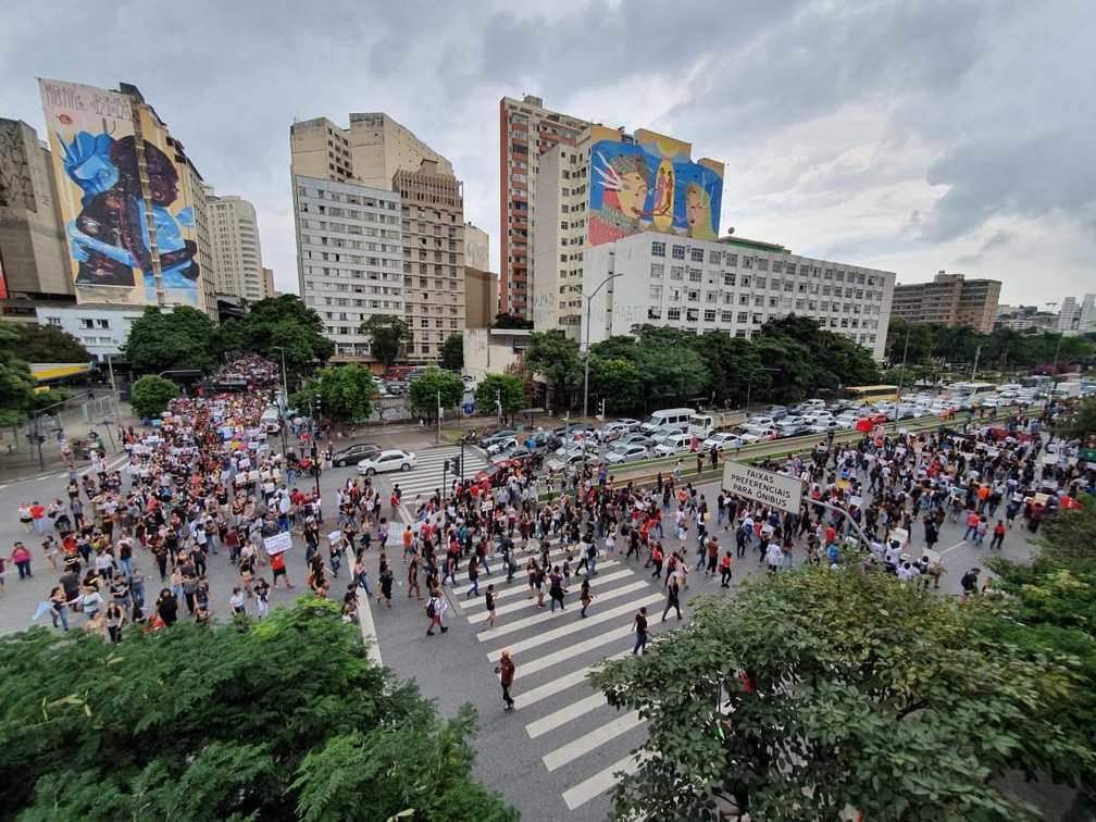 Manifestantes chegam Ã  PraÃ§a da EstaÃ§Ã£o, em Belo Horizonte, para ato unificado em defesa da educaÃ§Ã£o â Foto: AntÃ´nio Salaverry/Arquivo pessoal