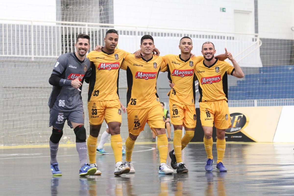 Corinthians atropela Sorocaba e é campeão paulista de futsal