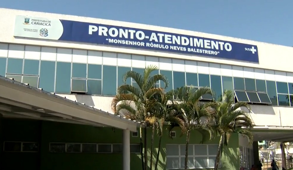Homem recebeu o primeiro atendimento no PA de Alto Lage — Foto: Reprodução/TV Gazeta