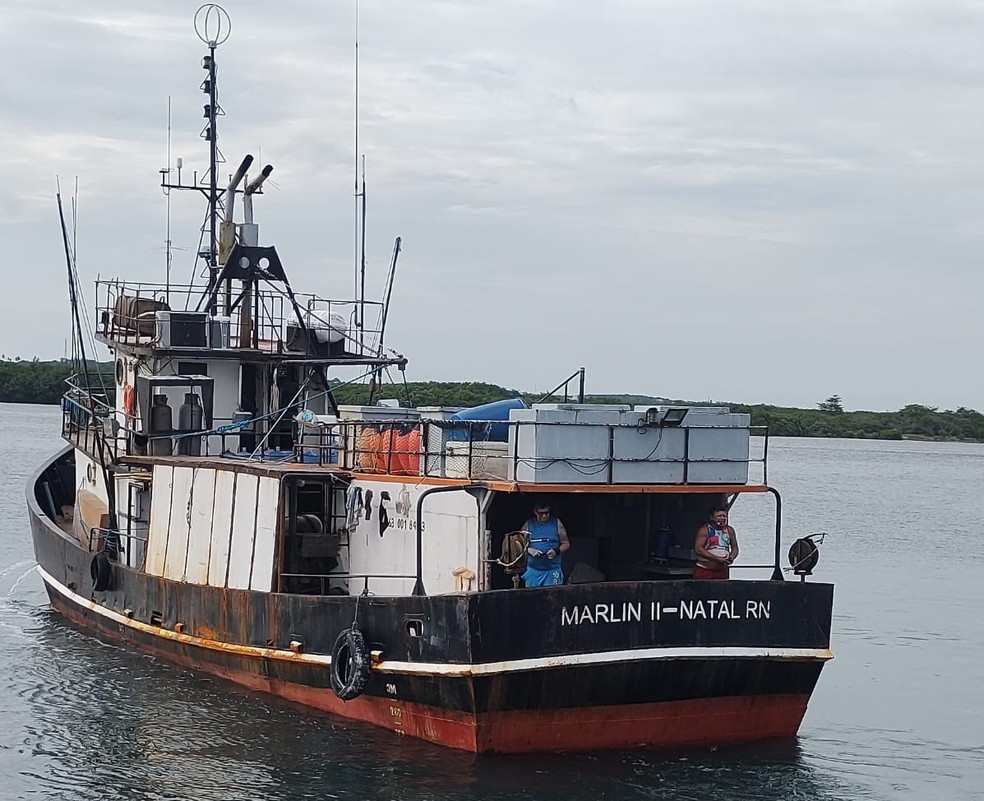 Embarcação de onde a vítima foi resgatada — Foto: Cedida