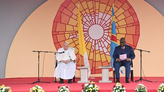 Papa denuncia 'colonialismo econômico que escraviza' a África ao iniciar viagem à RDC