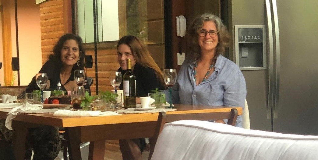 Lúcia Verissimo durante almoço com amigas na região serrana do Rio (Foto: Reprodução/Instagram)