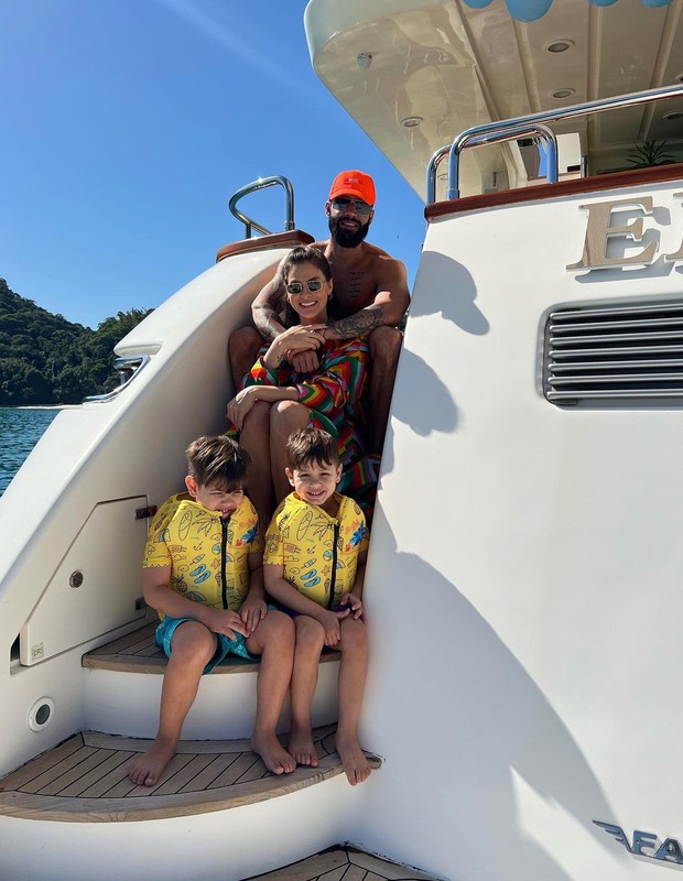 Gusttavo Lima e Andressa Suita com os filhos (Foto: Reprodução/Instagram)